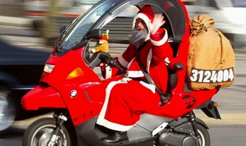 Ông già Giáng sinh màu đỏ rực rỡ