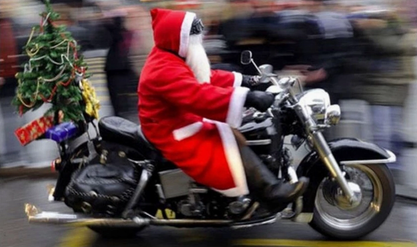 Ông già Giáng sinh moto phân khối lớn