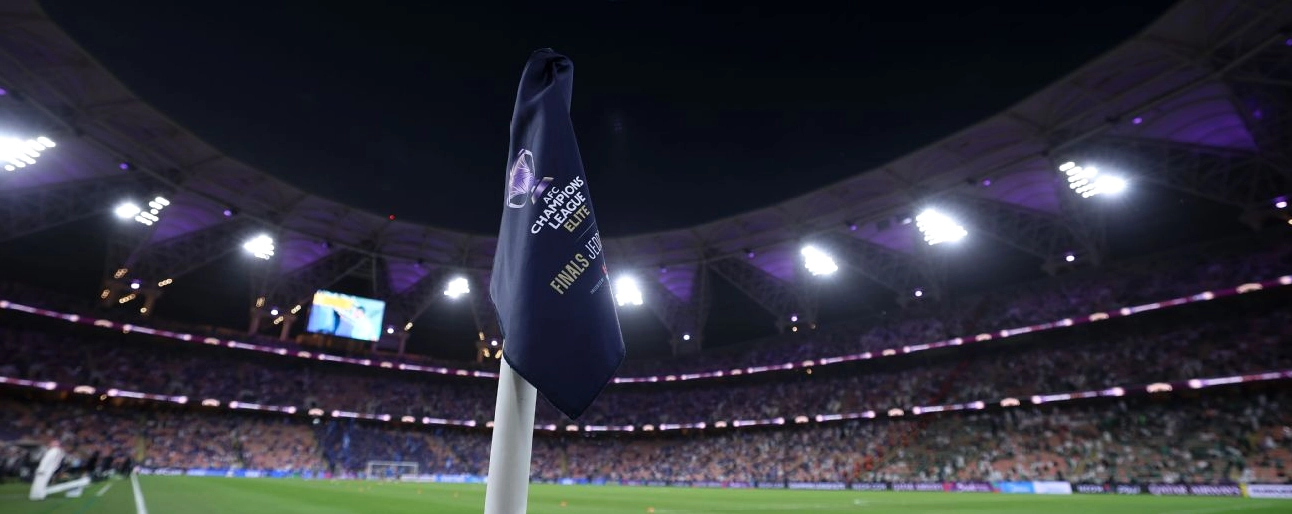 Park Ji sung ăn mừng chiến tích cùng đồng đội