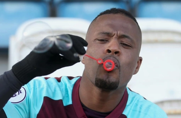 Patrice Evra trong giai đoạn cuối sự nghiệp tại West Ham United
