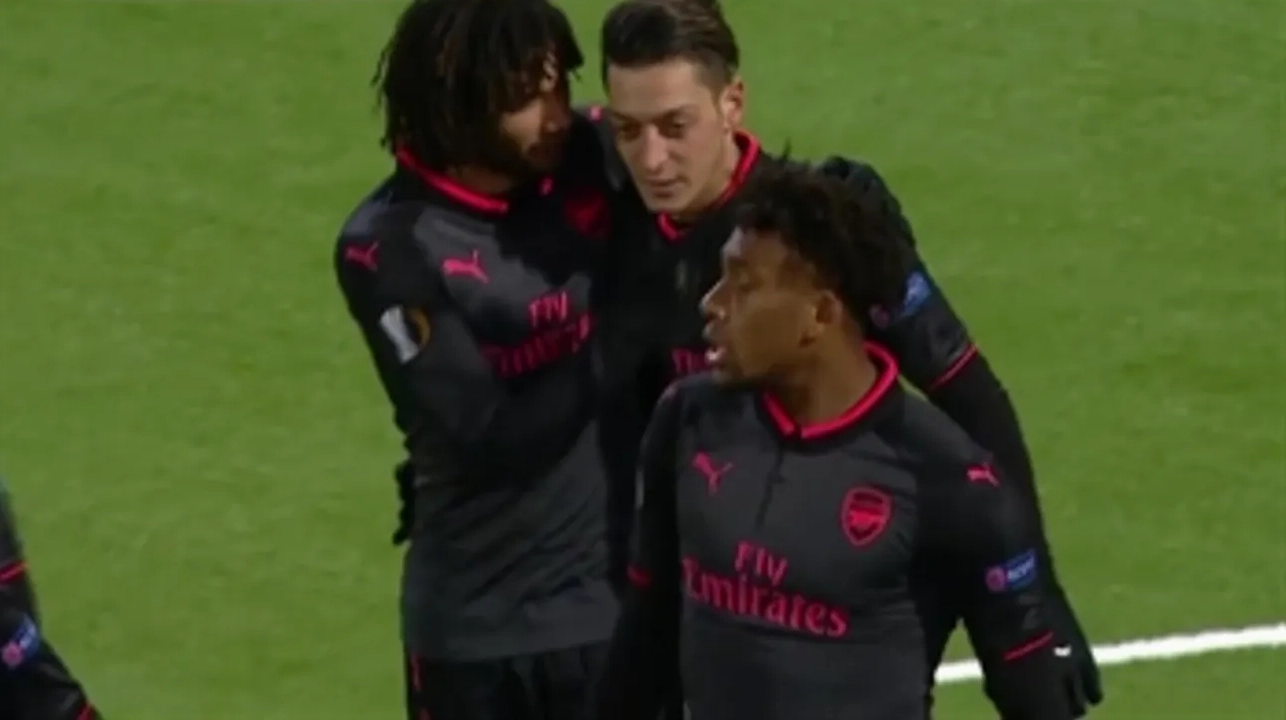 Pha ghi bàn tinh tế của Mesut Ozil