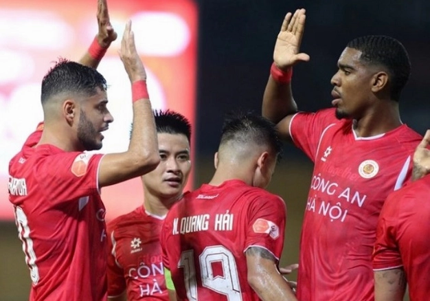 Pha rê dắt bóng kỹ thuật của Dawsari qua mặt hậu vệ đối phương