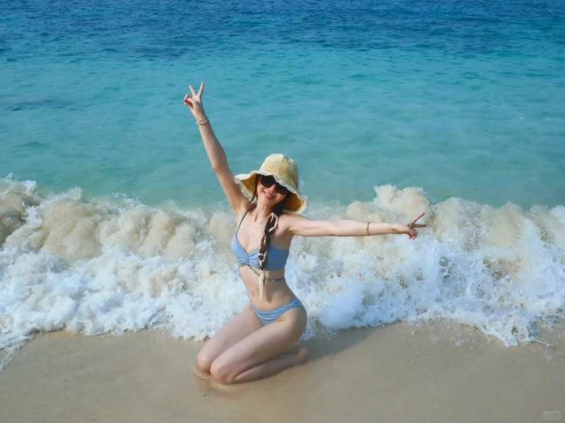 Phong cách thời trang biển thời thượng của cô gái xinh đẹp