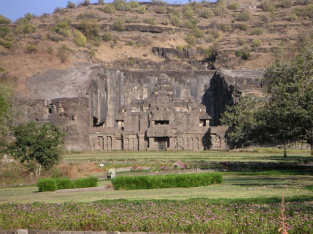 Quần thể hang động Ellora Ấn Độ mang vẻ đẹp kiến trúc vĩ đại chạm khắc trên đá