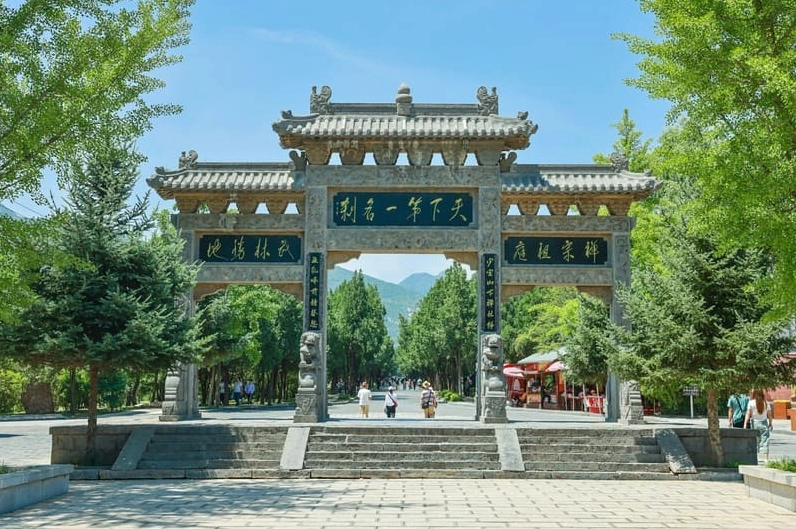 Quang cảnh hùng vĩ xung quanh khu vực danh thắng linh thiêng