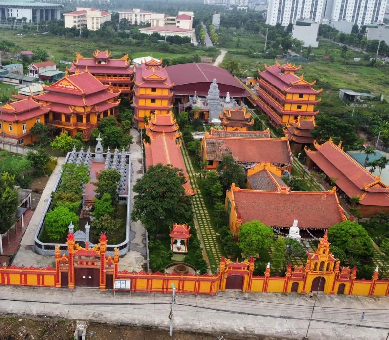 Quang cảnh thanh tịnh và cổ kính tại Chùa Thăng Nghiêm