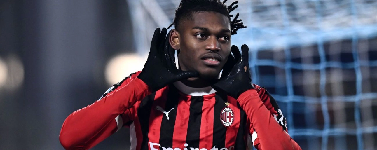 Rafael Leão ăn mừng bàn thắng tung lưới Como tại Serie A