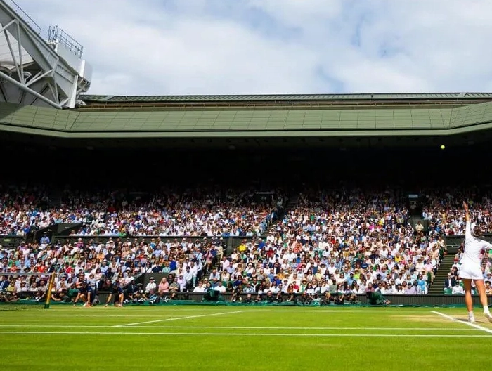 Sân cỏ Wimbledon nơi luôn là thử thách khắc nghiệt đối với lối chơi của tay vợt người Ba Lan