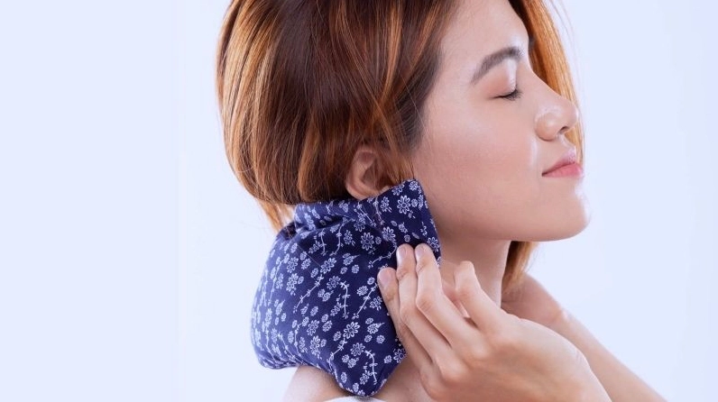 Sau khi chườm lạnh, bạn có thể chườm ấm để tăng tuần hoàn máu