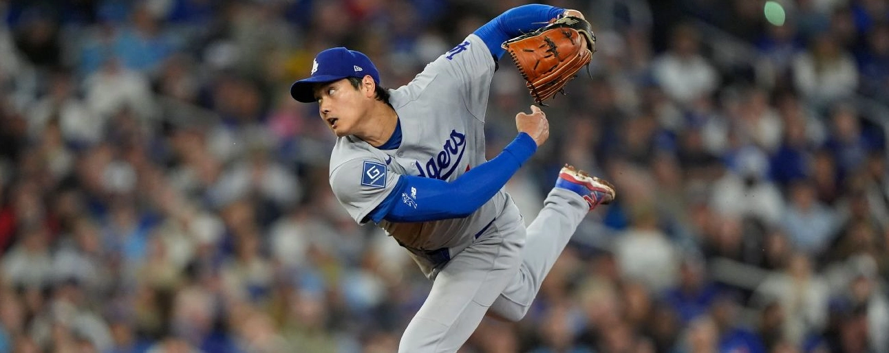 Shohei Ohtani thực hiện cú ném bóng tốc độ cao trên sân