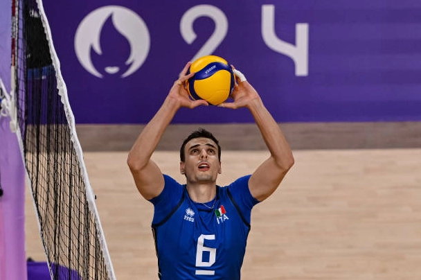 Simone Giannelli khống chế bóng nhịp nhàng trong trận đấu vòng bảng