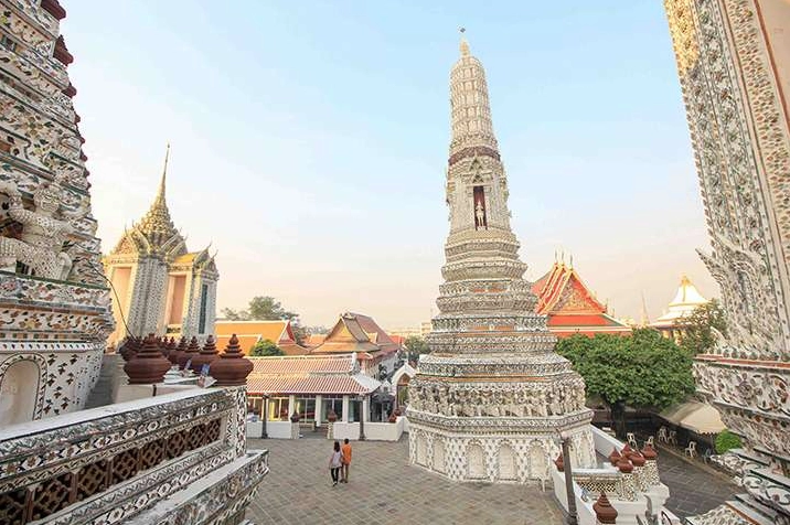 Sự độc đáo trong từng đường nét kiến trúc của Chùa Bình Minh Wat Arun