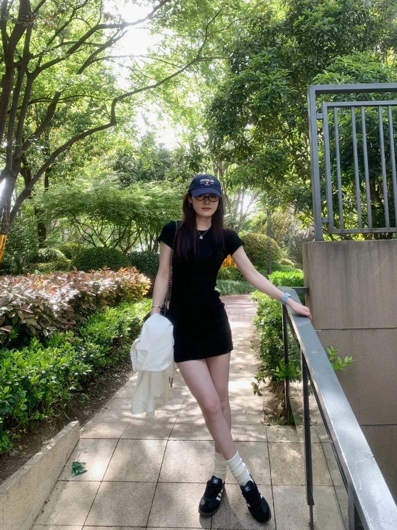 Sự rạng rỡ và sexy của cô nàng tự tin bừng sáng mọi không gian