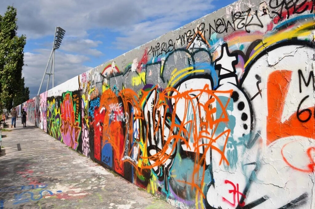 Tác phẩm tranh Graffiti đầy màu sắc trên tường