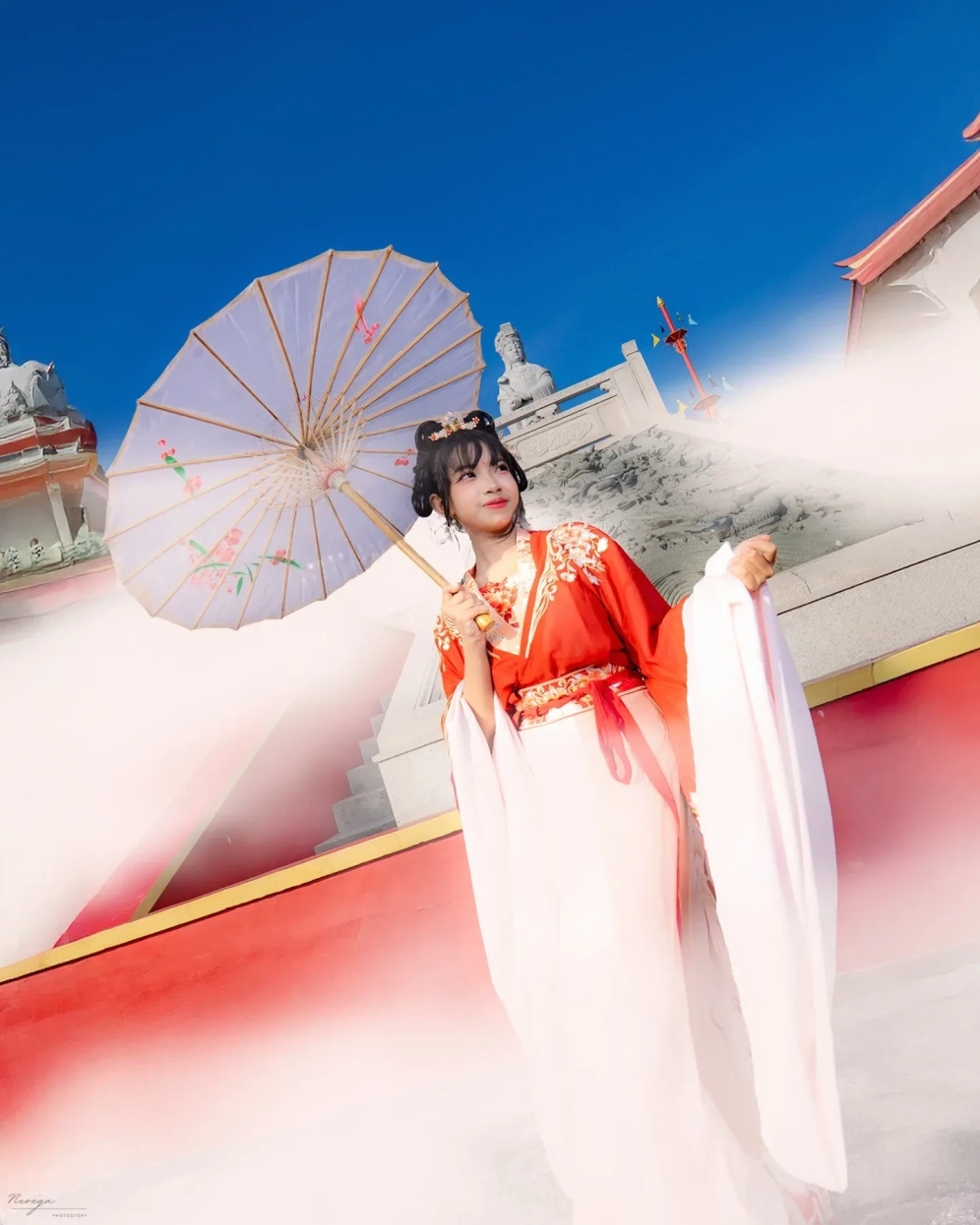 Tạo hình nhân vật cosplay tiểu long nữ bay bổng giữa làn khói mờ ảo tuyệt đẹp