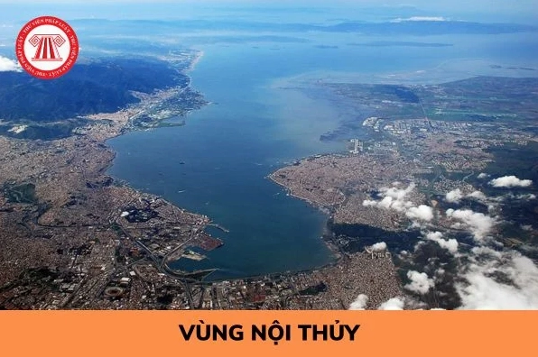 Tàu thuyền hoạt động trong vùng nội thủy