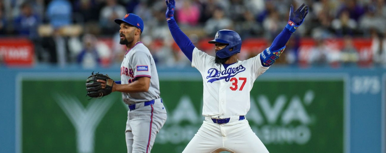 Teoscar Hernandez của Los Angeles Dodgers vượt mặt Marcus Semien của New York Mets tại chốt gôn hai