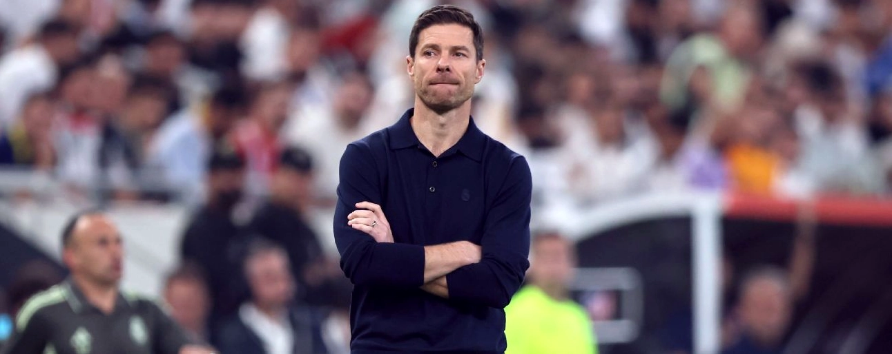 Thibaut Courtois trả lời phỏng vấn khẳng định không ai cố gắng sa thải Alonso