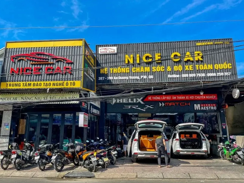 Thiếu nữ 2k4 trong phong cách ăn mặc năng động cá tính dạo phố