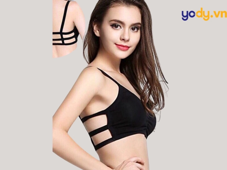 Thiếu nữ mặc áo dây kute kết hợp với phong cách học đường tươi trẻ