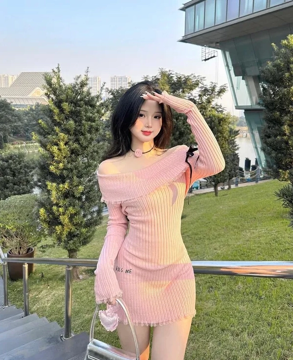 Thiếu nữ tiktok xinh xắn mặc váy ngắn tôn dáng cực kỳ gợi cảm