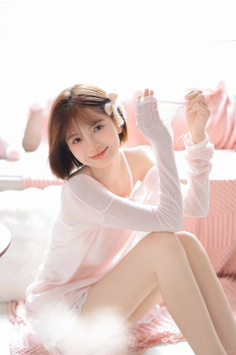 Thiếu nữ tóc ngắn uốn cụp nhẹ nhàng mang đậm phong cách thanh lịch tinh tế của Hàn Quốc