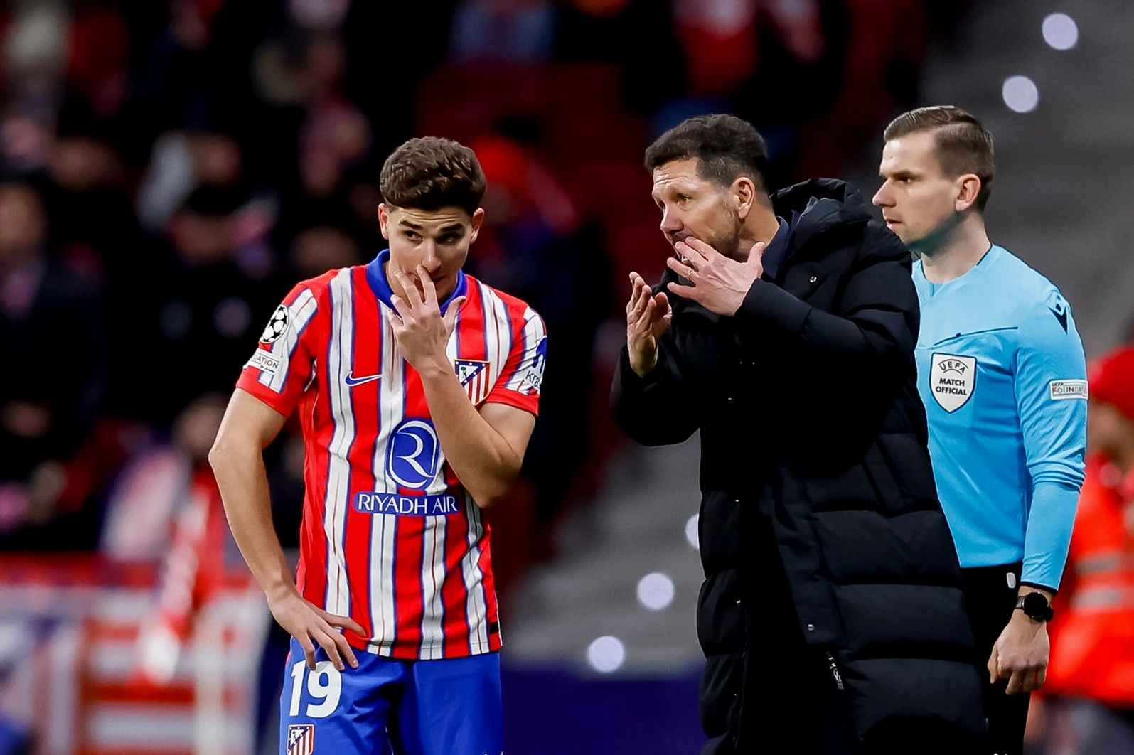 Tiền đạo siêu đẳng Julian Alvarez xứng danh truyền nhân Messi dứt điểm cháy lưới