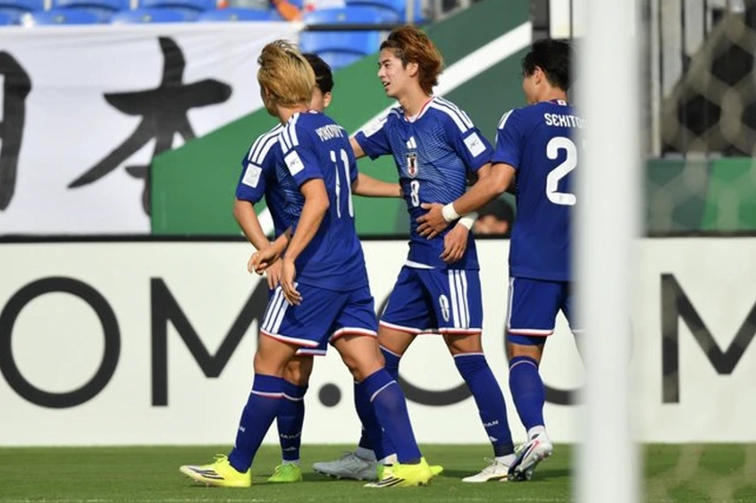 Tiền vệ Ryunosuke Sato trong màu áo U23 Nhật Bản