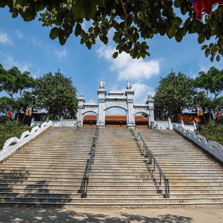 Tiếng chuông nổi tiếng của ngôi cổ tự vang vọng trong không gian thanh tịnh