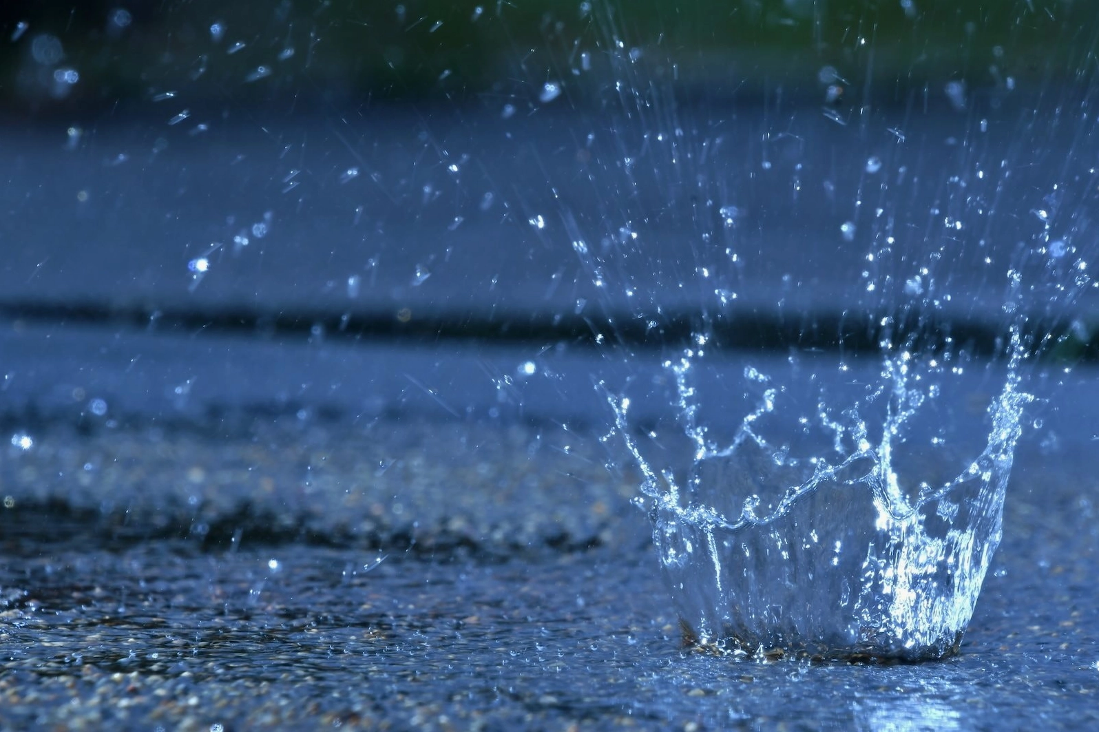 Tìm hiểu lý do khoa học về tính dẫn điện của dung dịch