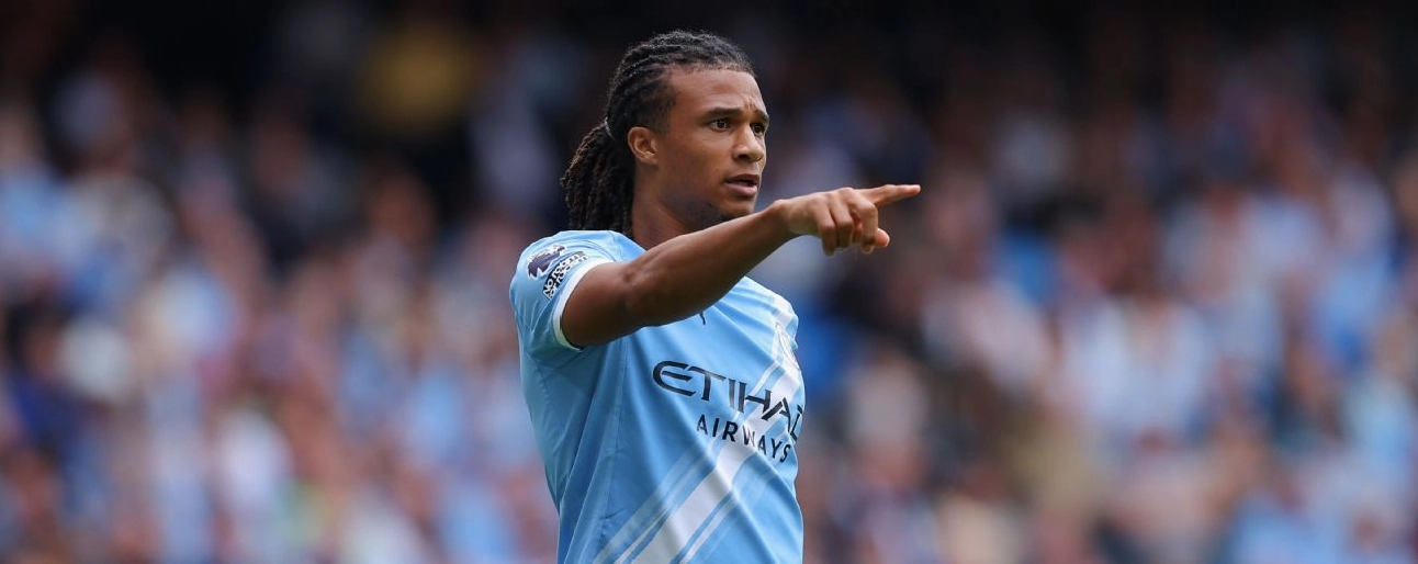 Tin đồn chuyển nhượng Barcelona nhắm đến Murillo và Aké để củng cố hàng phòng ngự