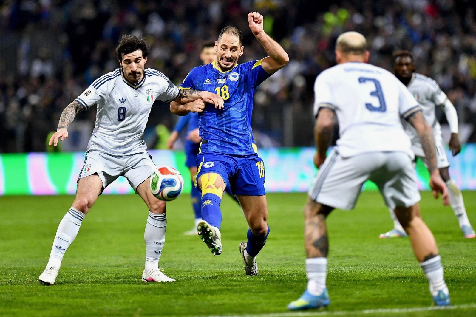 Tin tức chuyển nhượng về các ngôi sao bóng đá hàng đầu thế giới