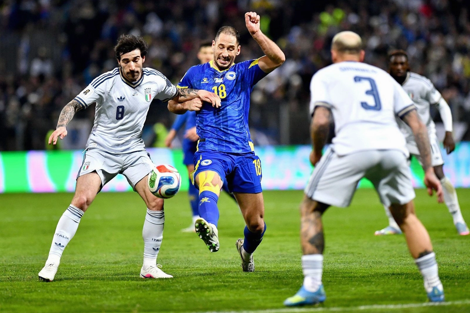 Tin tức về chuyển nhượng 2 4 MU chốt Tonali Napoli ký Salah