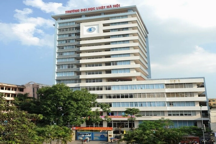 Tòa nhà hình chữ L biểu tượng của Đại học Luật Hà Nội