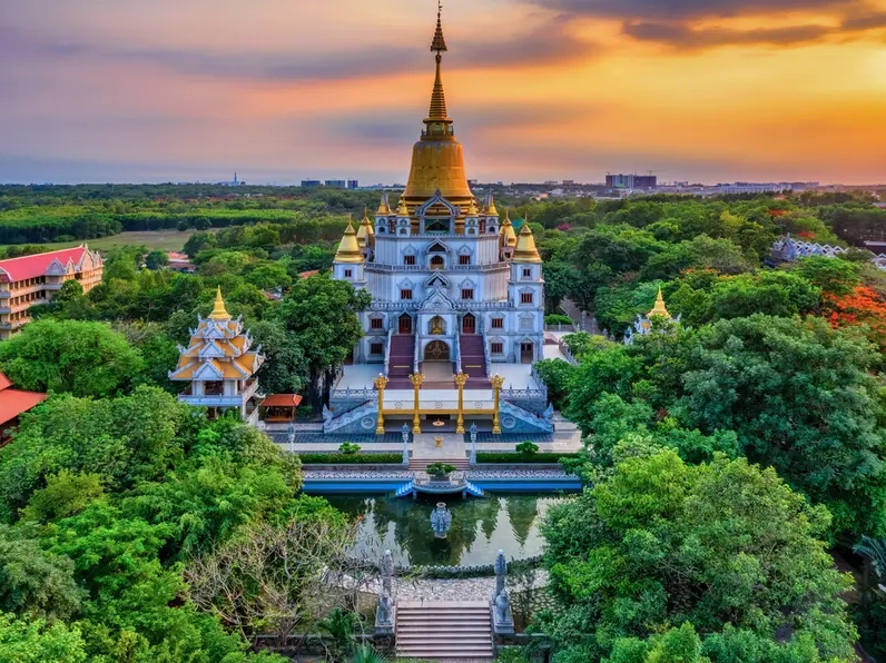 Toàn cảnh Chùa Bửu Long uy nghiêm tráng lệ nhìn từ xa