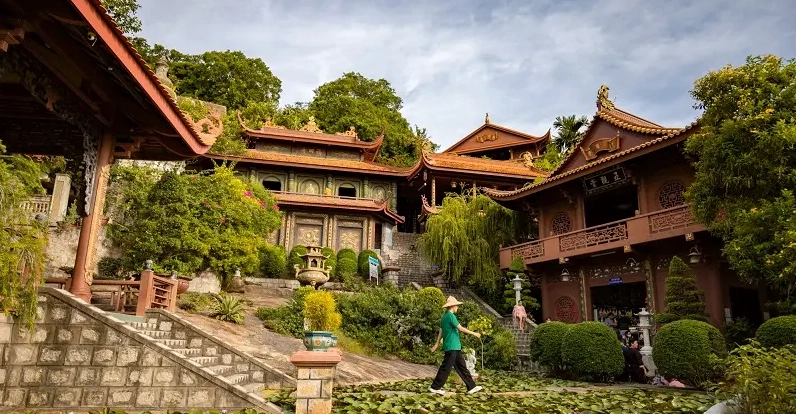 Toàn cảnh Chùa Hang Châu Đốc uy nghi thanh tịnh giữa thiên nhiên