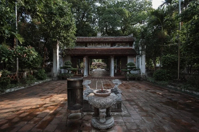 Toàn cảnh cổng Tam quan uy nghi tráng lệ của ngôi cổ tự nhìn từ xa