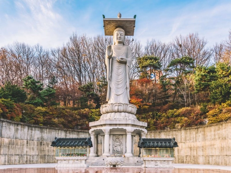 Toàn cảnh không gian thanh tịnh và cổ kính của chùa Bongeunsa giữa lòng thành phố Seoul hiện đại