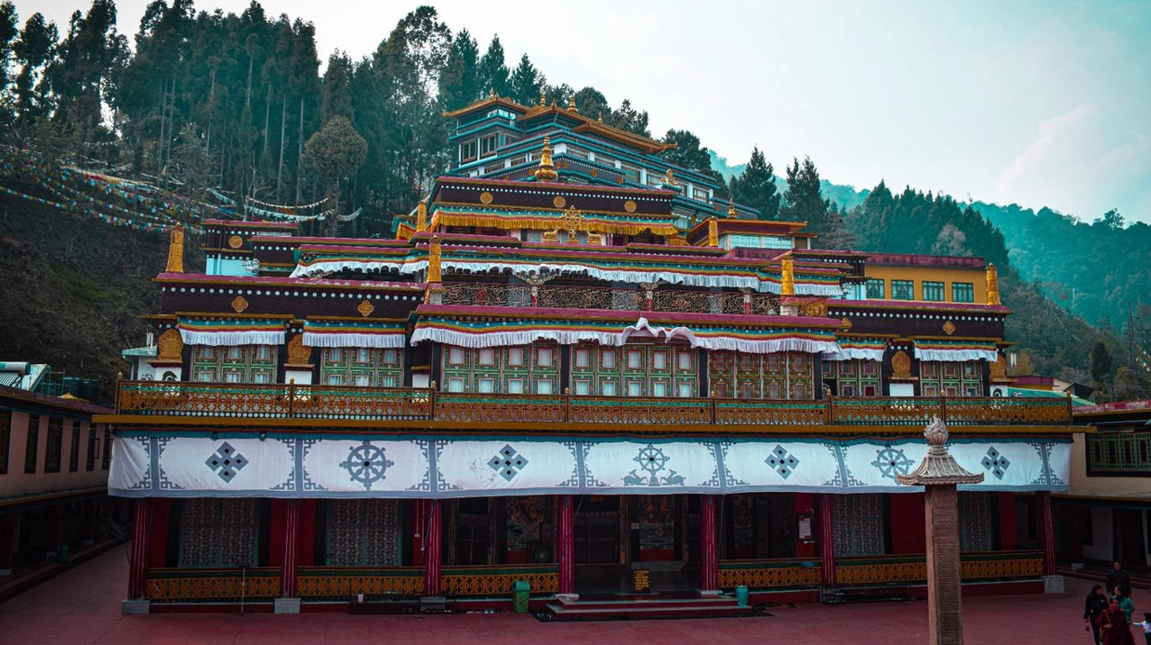 Toàn cảnh tu viện Rumtek uy nghi bề thế tọa lạc giữa mây ngàn Sikkim