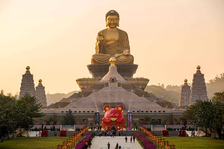 Tôn tượng Đại Phật Ngồi cao nhất thế giới được đúc bằng đồng vô cùng uy nghi tại Cao Hùng