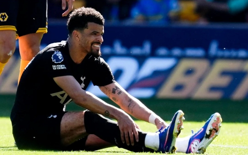 Tottenham đứng trước vực thẳm xuống hạng sau khi mất tiền đạo chủ lực Solanke