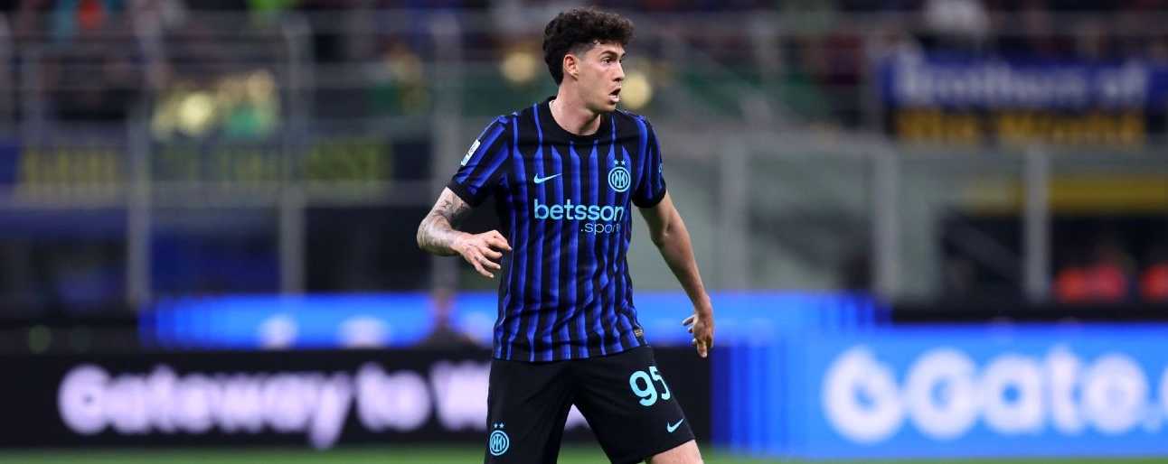 Trung vệ Alessandro Bastoni của Inter Milan đang được liên hệ chuyển nhượng đến Barcelona