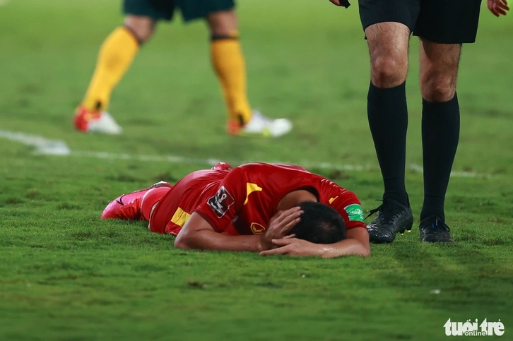 Trung vệ Harry Souttar không chiến mạnh mẽ trong một trận đấu quốc tế