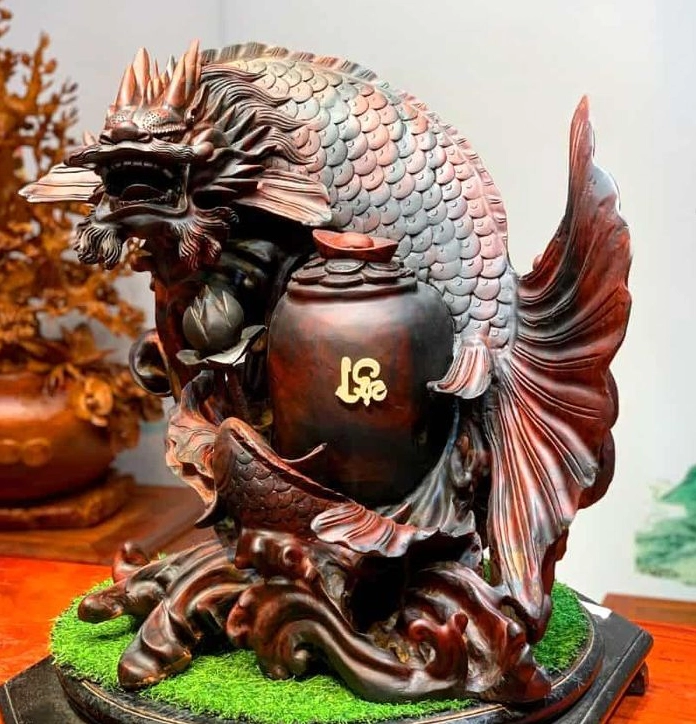 Tượng cá chép vượt Vũ Môn mang lại may mắn tài lộc
