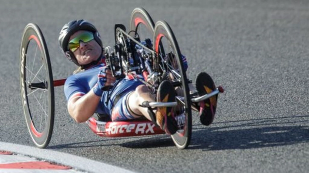 Vận động viên đội tuyển Mỹ nỗ lực thi đấu tại đấu trường Paralympic quốc tế với tinh thần thép