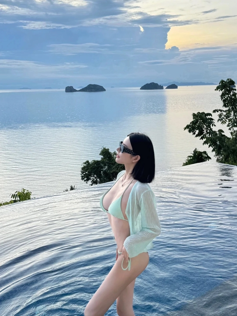 Vẻ đẹp hình thể đốt mắt người nhìn của cô nàng quyến rũ
