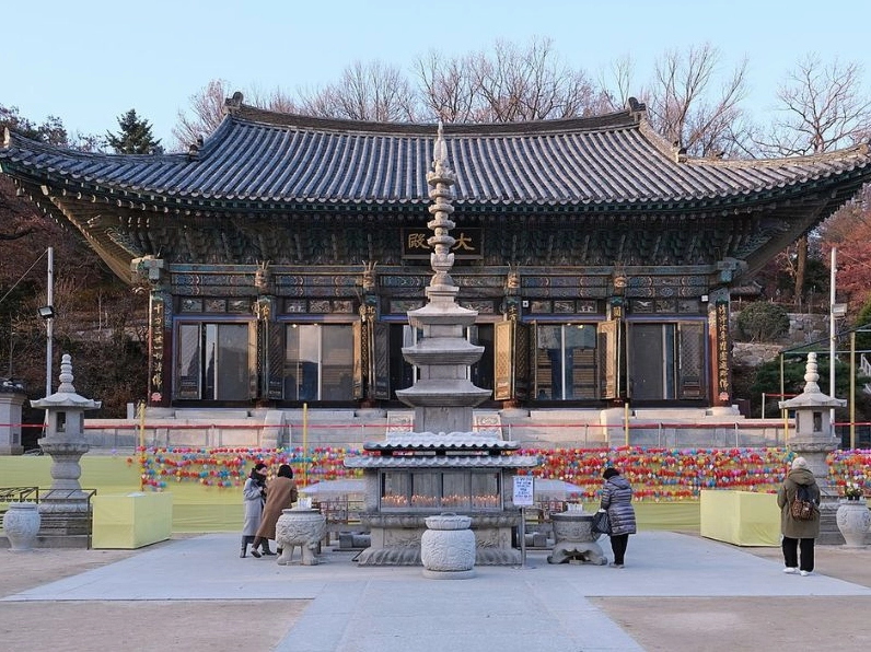 Vẻ đẹp kiến trúc truyền thống đặc trưng của các công trình bên trong khuôn viên chùa Bongeunsa