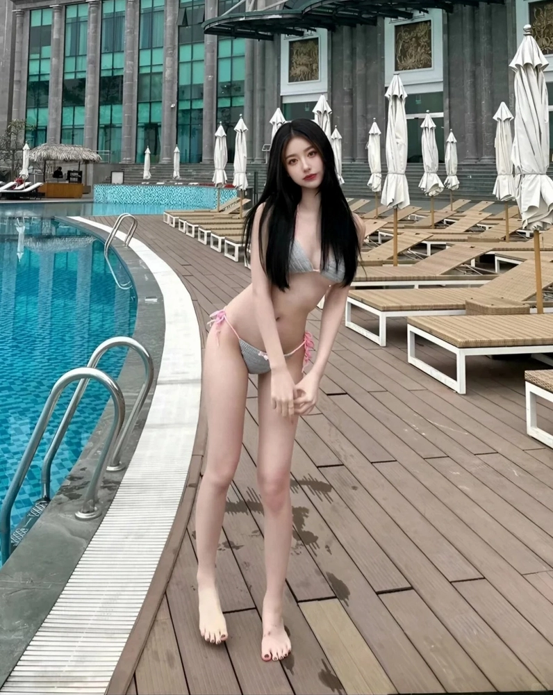 Vẻ đẹp mặn mà đằm thắm của người phụ nữ trong bộ áo tắm