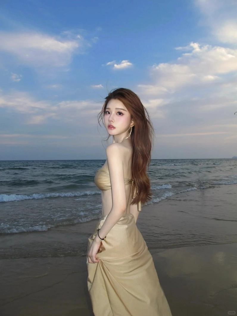 Vẻ đẹp quyến rũ của cô gái khi diện trang phục bikini cắt xẻ táo bạo
