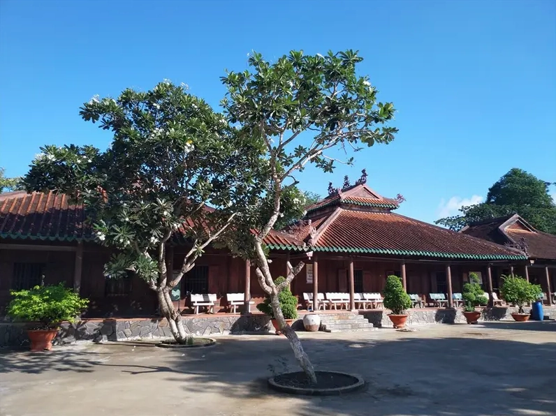 Vẻ đẹp thanh tịnh của chùa Tôn Thạnh tại Long An